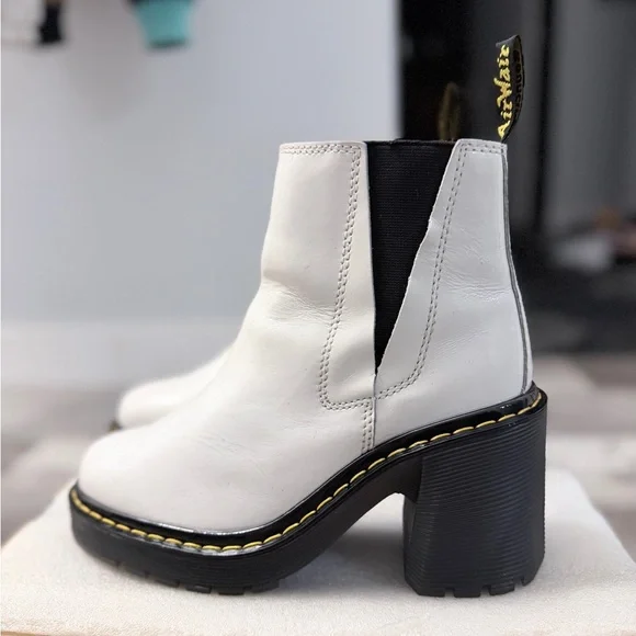 Dr Martens SPENCE LEATHER FLARED HEEL CHELSEA BOOTS - Picture 1 of 5